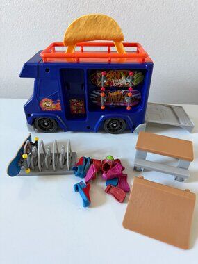 Hot Wheels Skate Taco Truck Playset – Complete Set with Accessories